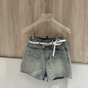 디자이너 M23 Springsummer New Fashion 간단한 자수 편지 씻은 오래된 하이 허리 데님 다님 다님 반바지 7HSB