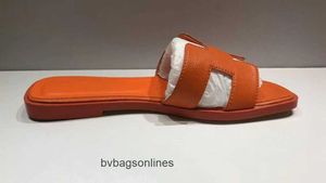 Original tofflor tofflor Flat Bottomed Oran Sandals Leather på utsidan överdimensionerade skor en linje toffel för kvinnorpeyb