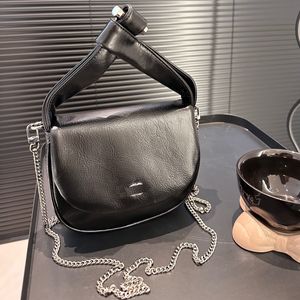 Kvinnor axelväska underarm 24 nya ankomster pendling väska äkta läder sadel väska mode cowhide crossbody väska handhållen quiltad väska fritid och minimalistisk