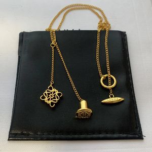 Designer 2024 Ny guld- och silverblocktröja kedja OT Buckle Light Luxury High Grade Hollow Seal Pendant Necklace