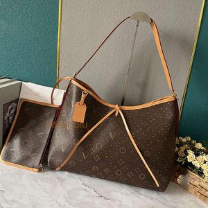 Borsa tote di design da donna, capacità di fascia alta, sotto le ascelle, spalla europea e americana, retrò, fiore antico, medioevo, baguette in vera pelle