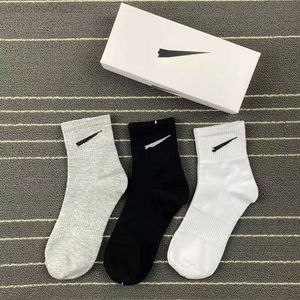 2023 Verkauf Sportsocken Paar Tubesocks Designer Herren Persönlichkeit Weibliches Design Lehrer Schulstil Mischfarbe N Stadt für Mann und FrauenYFQU