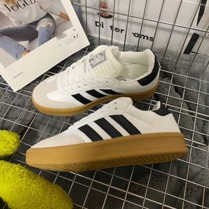 2024 Top-Designer-Freizeitschuhe, Herren- und Damen-Sneakers, Flats, neue exklusive Modefarben: Schwarz, Weiß, Größen 36-44