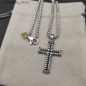 Pendant Necklaces Vintage designer jewelry necklace men long high quality necklace designer for woman cross pendant hip hop jewelry necklace zh142 B4 L240309