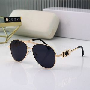 2023 Luxury Classic Pilot Solglasögon för män Kvinnor Designer Brand Fashion Womens Sun Glasses Eyewear Metal Glass Lenses Top Qualit215e