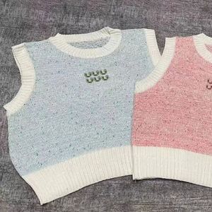 Kurze Damen-Tanktops, kontrastfarbenes, gestricktes Unterhemd, luxuriöse Designer-Bluse, Unterhemden