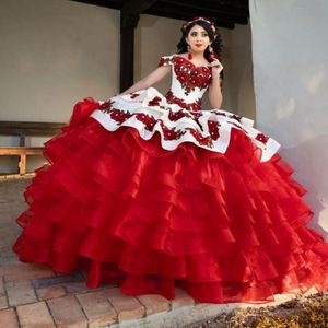 Białe i czerwone sukienki Quinceanera z wielopoziomową spódnicą haftową suknię balową koronkową gorset sweet 16 sukienka vestidos de xv a OS278W