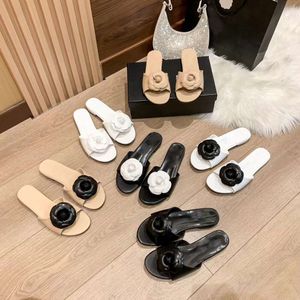 Designer Channelity Shoes chanelsandals Camellia One Line Slippers for Womens Outwear Summer New Round Head Flat Heel Sandwich One Line Slippers