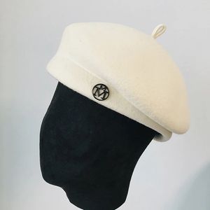 Klasyczne kobiety beret czapka fantazyjna wełna Feel W cieplejsza zimowa czapka biała czarne kobiety fedora fascynator Pillbox Formal 240227