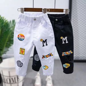 Moda coreana verão shorts menino jeans curto construir uma palavra calças streetwear bordado jeans crianças meninos jeans 240228