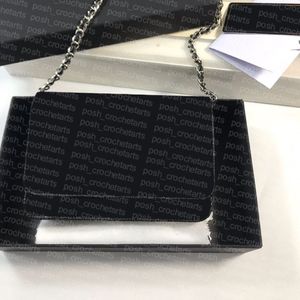 ボックス33812252hで販売されている女性用のチェーン付き本革の財布
