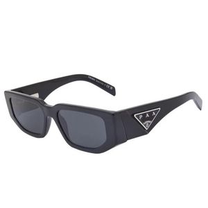 PR 09ZS Sonnenbrille, klassische italienische Sonnenbrille mit kleinem quadratischem Rahmen, Dreieckslogo und Box