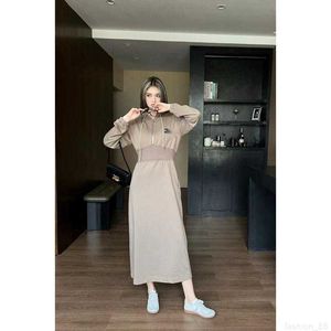 designer C23 AutumnWinter New Fashion Classic Triumphal Arch Leather Label Letter Pattern Waist Wrap Design Long sleeved Sweater Dress DPOU