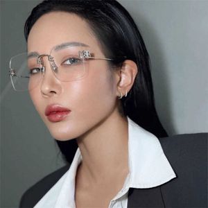 2024 Luxusdesigner neuer Luxusdesigner Pariser Heimnetzwerk Red Super großzügige Sonnenbrille auf ordentliche Frameless Double B Flat Lens Sonnenbrille BB0113