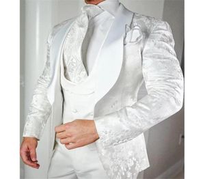 White Floral Wedding Tuxedo dla pana młodego 3 -częściowe Slim Fit Men garnitury z satynową szalą Lapel niestandardowy męski mody kamizelka kurtki 227404058