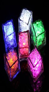 Novidade LED Cubos de Gelo Brilhantes Iluminação Piscando Lento Mudança de Cor Light Up Cup Seguro Sem Interruptor Bar de Festa de Casamento KTV Hallowe6287047