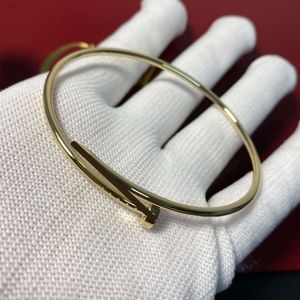 CGB096 Pure 18K Gold Nail Armband Bangle 6 GRAMS Anpassade varumärkessmycken AU750 Gold Nail Armband för män Kvinnor