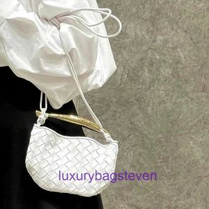 Luxuriöse Sardinen-Tragetaschen von Bottgs Vents im Online-Shop. Mini-Tasche, Oberschicht aus Schaffell, gewebtes echtes Leder, Hand, Schulter, Diagonale für Damen, mit echtem Logo