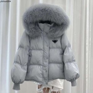 P-ra Designer de luxo Womens Down Jacket Parkas Marcas Moda Senhora Solta Espessada Curto Raposa Grande Gola De Pele Pato Branco Outerwear Casacos Ao Ar Livre Com Capuz U9d0