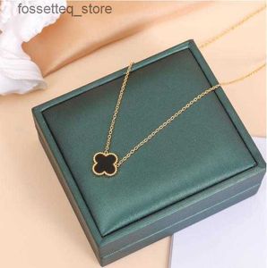 Pendant Necklaces 18K Gold Plated Necklaces Luxury Designer Necklace Flowers Four-leaf Cr Cleef Fashional Pendant Necklace Wedding Party Jewelry no box L240309