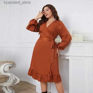 Urban Sexy Vestidos Mulheres Plus Size Long Lantern Sleeve Swing Midi Dress V Neck Wrap Belted A Line Ruffle Trim Tie Side Robe Roupas de cor sólida L240309