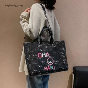 Fabryka sprzedaje designerskie torebki do eksportu francuskiego niszowego torebki damskiej nowa modna torba na ramię modną i wszechstronną pachę
