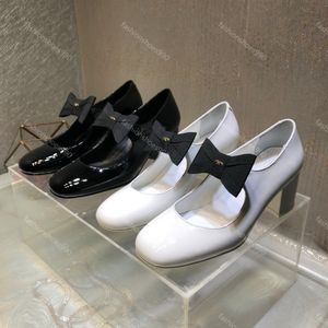 Marcas de luxo paris vintage salto alto mary jane sapatos para mulheres 2024 couro patente plataforma bombas mulher pérolas arco corrente sapatos de salto grosso feminino chanes com caixa