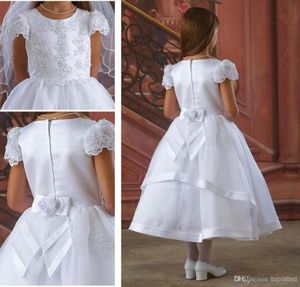 2019 White First Communion Dress Flower Girls039 klänningar för bröllop med Aline Capped Short Sleeve Bow Sash Applicques Lace BE30666265455