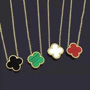 Designer pendant necklace Sweet VanCA 18k Lucky Grass Titanium Steel Colorless Four-leaf clover Necklace Womens Double sided Classic Collar Chain 9D1M