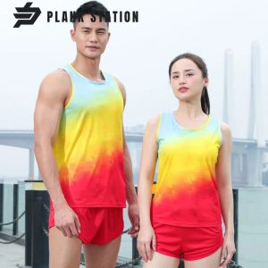 T-Shirt Atletik Koşu Tank Üstü ve Kısa Erkekler Kadın Maraton Track Field Singlet Seti Hafif Kuru Uyumlu Kilsiz Yelek