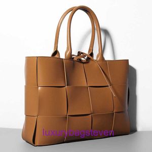 Bottgs Vents's Classic Designer Fashion Arco Tote Bag Autumn Winter New Woven Tote Bag Leather One Shoulder Burs Checkered Handbag Have Real Logo