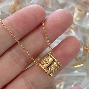 Designer Pendant Necklace Sweet Love Vanca Jade V-Gold Kaleidoscope Halsband med benkedja High-End Quality Gift for Women Dpao