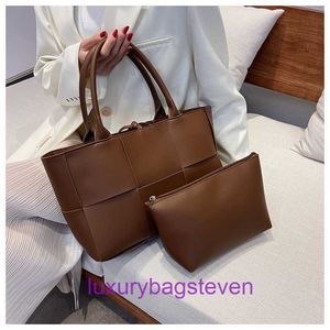 Donna Bottgss Ventss Arco Totes Borse a tracolla Autunno e inverno nuova moda borsa di grande capacità da donna per il tempo libero spalla semplice Have Real Logo