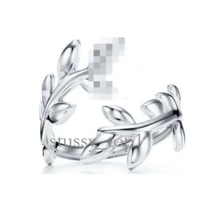 Tiffanyco Klassischer Designer-Ring, modischer T-Ring für Zuhause, Sterlingsilber, herzförmiger Blattknoten-Tropfenkleber-Ring mit vergoldetem Diamant-T-Schmuck, hohe Qualität 987