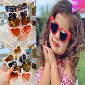 Occhiali da sole Moda Bambini a forma di cuore Ragazzi Ragazze Montatura grande Glitter Rosa Occhiali da sole estivi Occhiali Occhiali da vista da esterno Occhiali Uv400