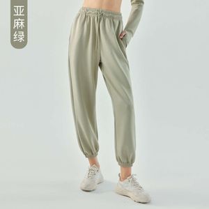 Designer byxor kvinnor sommar utomhus snabba leggings beskurna byxor för sport fritid veck miyake kvinnors leggings för kvinnor designer is siden smal passande lång byxa 686r