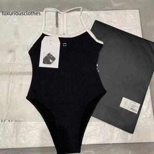 Kvinnors badkläder Kvinnors designer Bikini Bottoms 2023 Sexig solid ribbad Kvinnor En bit kvinnlig hög midja baddräkt Sommarstrand slitage Simning Monokini Tankini