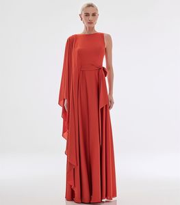 Elegant Long Rusty Red Pleated Prom-klänningar med Sash A-Line Chiffon One Shoulder Zipper Back Pleated Floor Length aftonklänningar för kvinnor