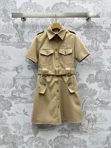 Vinatge 2024 Khaki Lapel Neck Pockets Trench短袖シングルボタンレディースジャケットデザイナーハイエンドジャケット3094