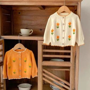Весенне-осенний вязаный кардиган для маленьких девочек, свитер, пальто, куртка с длинными рукавами и цветочной вышивкой, одежда 240301