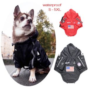 Husdjur Dog Waterproof Coat Raincoat Reflective Outdoor Clothes Hooded Jacket för små medelstora leveranser 240226