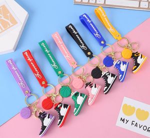 Creative Sneakers Keychains Pendant tredimensionella Mini Sports Shoes Keychain Fashion Bag Car PVC Soft Rubber Nyckelringar Tillbehör i bulk