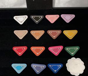 Luxur Designer Märkesbrev Inverterad Triangle Brosch Candy Color Brosch Women Wedding Party Jewelry Accessories