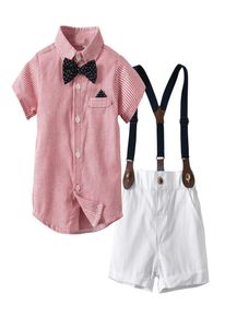 Baby Boy Gentleman Clothes Set Summer Suit for Toddler Striped Shirt With Bow Tiesuspenders White Shorts Formella pojkar kläder Y2006815445