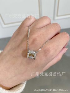 デザイナーペンダントネックレススウィートラブバンカジェイドシルバーカレイドスコープ女性ファンジアクローバー18KローズゴールドスモールバーバリアンペンダントカラーチェーンZ57R