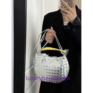 Bottgs Vents's Sardine Classic Designer Fashion Bag Niche Design Woven Bag Womens 2023 Ny modehandväska Populär mångsidig med riktig logotyp