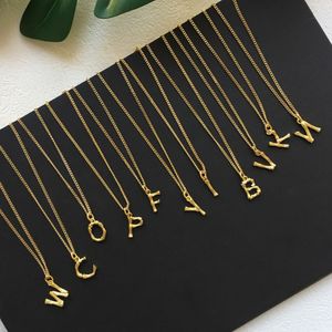 Innital Designer Letter Necklace A B C D E F G H I J K L M N O P Q R S T W U V W X Y Z 26 LETTERS ALPHABET LETTERS NECKLACE FAMEDA Märke