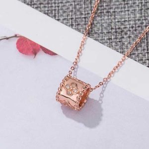 Designer Pendant Necklace Sweet Love Vanca Jade V-Gold Flower Halsband med benkedjahalsband Rose Gold Hvup