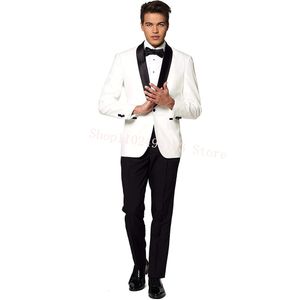2023 Abiti maschili bianchi per matrimonio 2 pezzi Scialle con risvolto Slim Fit Abbigliamento formale da sposo con pantaloni Giacca e papillon Costume Homme 240307