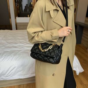 Online Export of Handbag Texture and Western Style Bag for Womens Spring 2024 New Small Fragrant Wind Crossbody Lingge Versatile One Shoulder Underarm